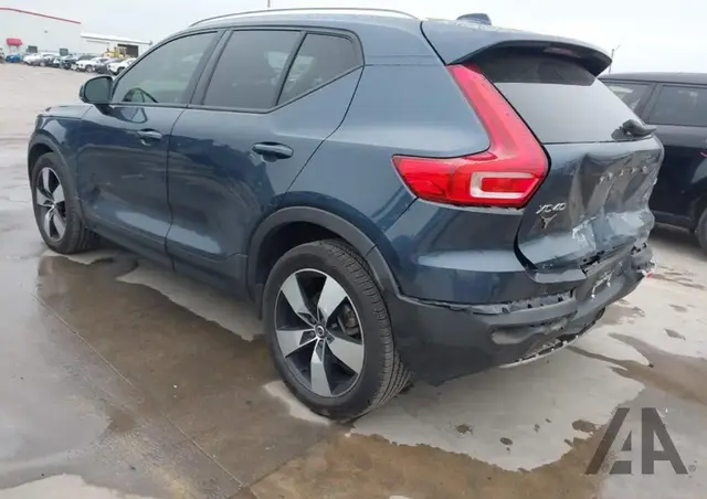 VOLVO XC40 T5 MOMENTUM 2021