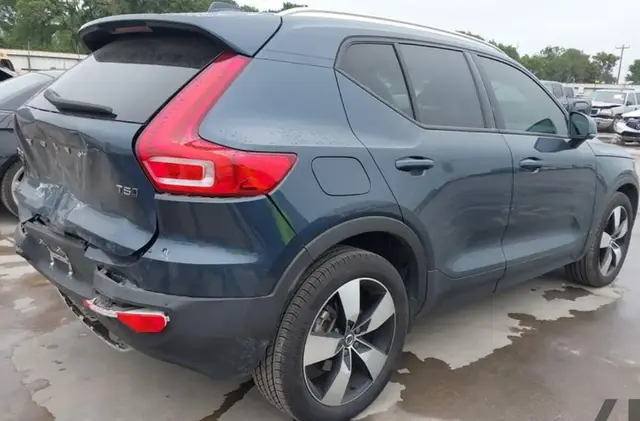 VOLVO XC40 T5 MOMENTUM 2021