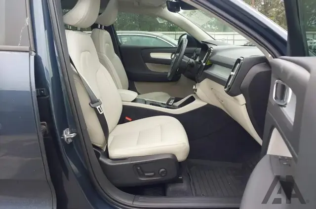 VOLVO XC40 T5 MOMENTUM 2021