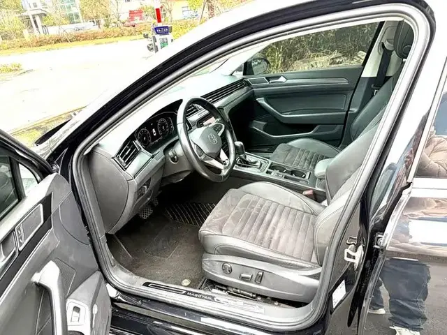 VOLKSWAGEN PASSAT 330TSI DSG 30TH 2021
