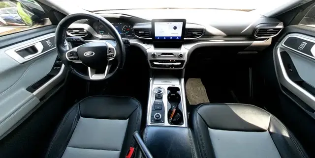 FORD EXPLORER XLT 2022