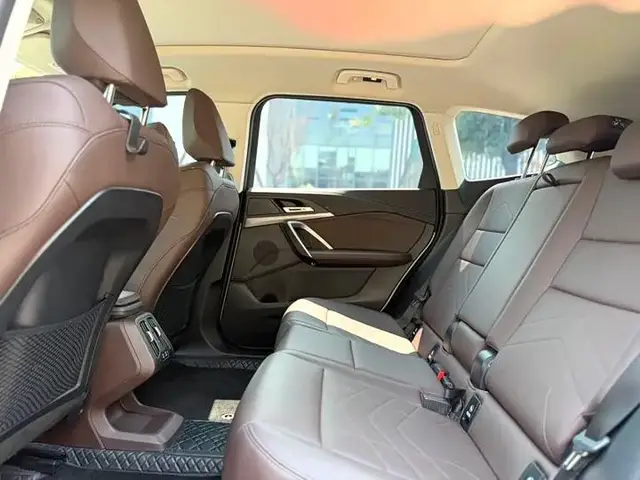 BMW IX1 2025