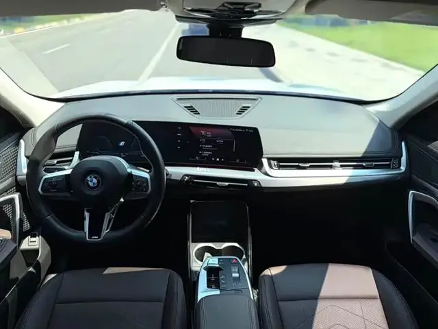 BMW IX1 2025
