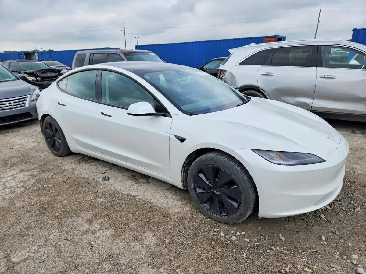 TESLA MODEL 3 2025