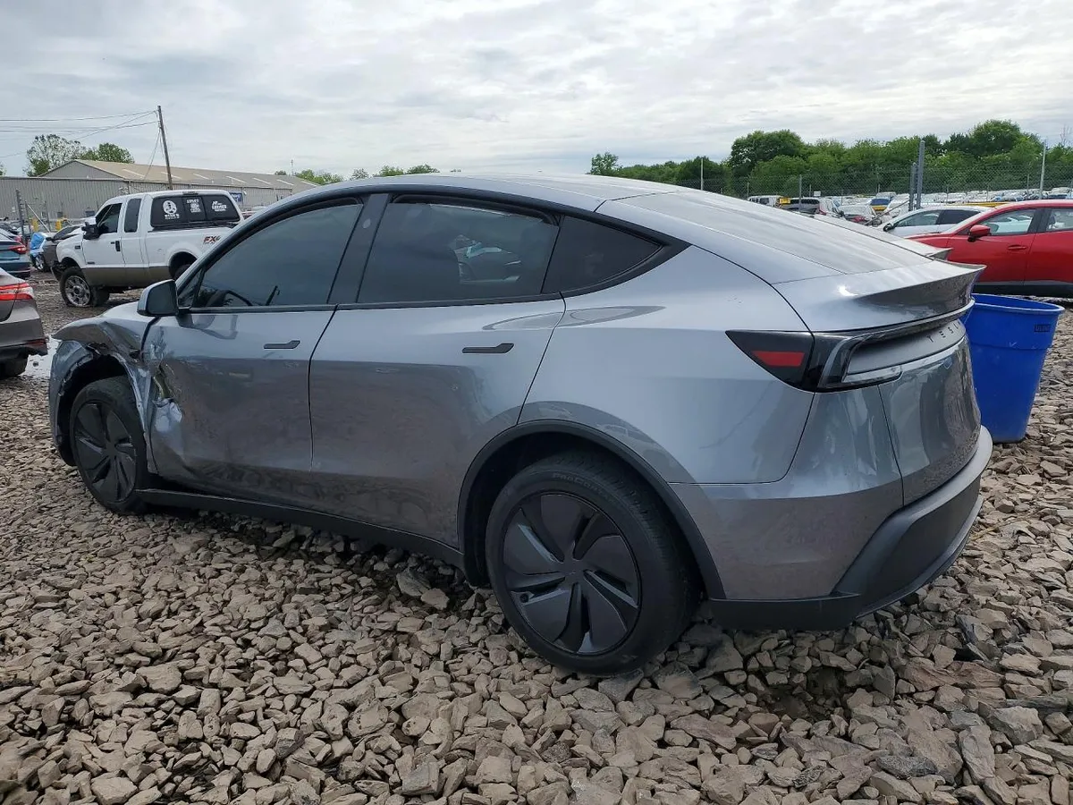 TESLA MODEL Y 2026
