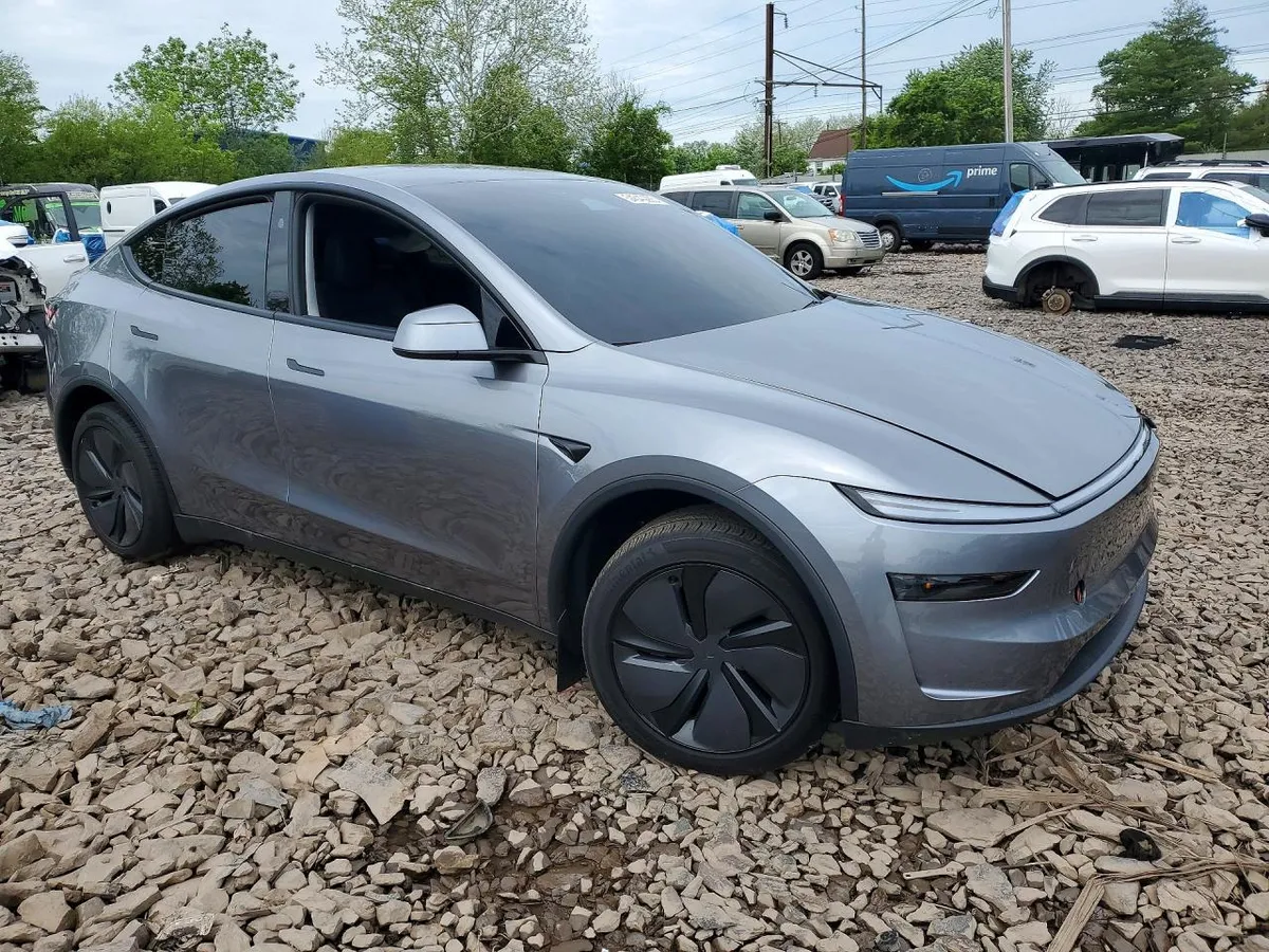 TESLA MODEL Y 2026