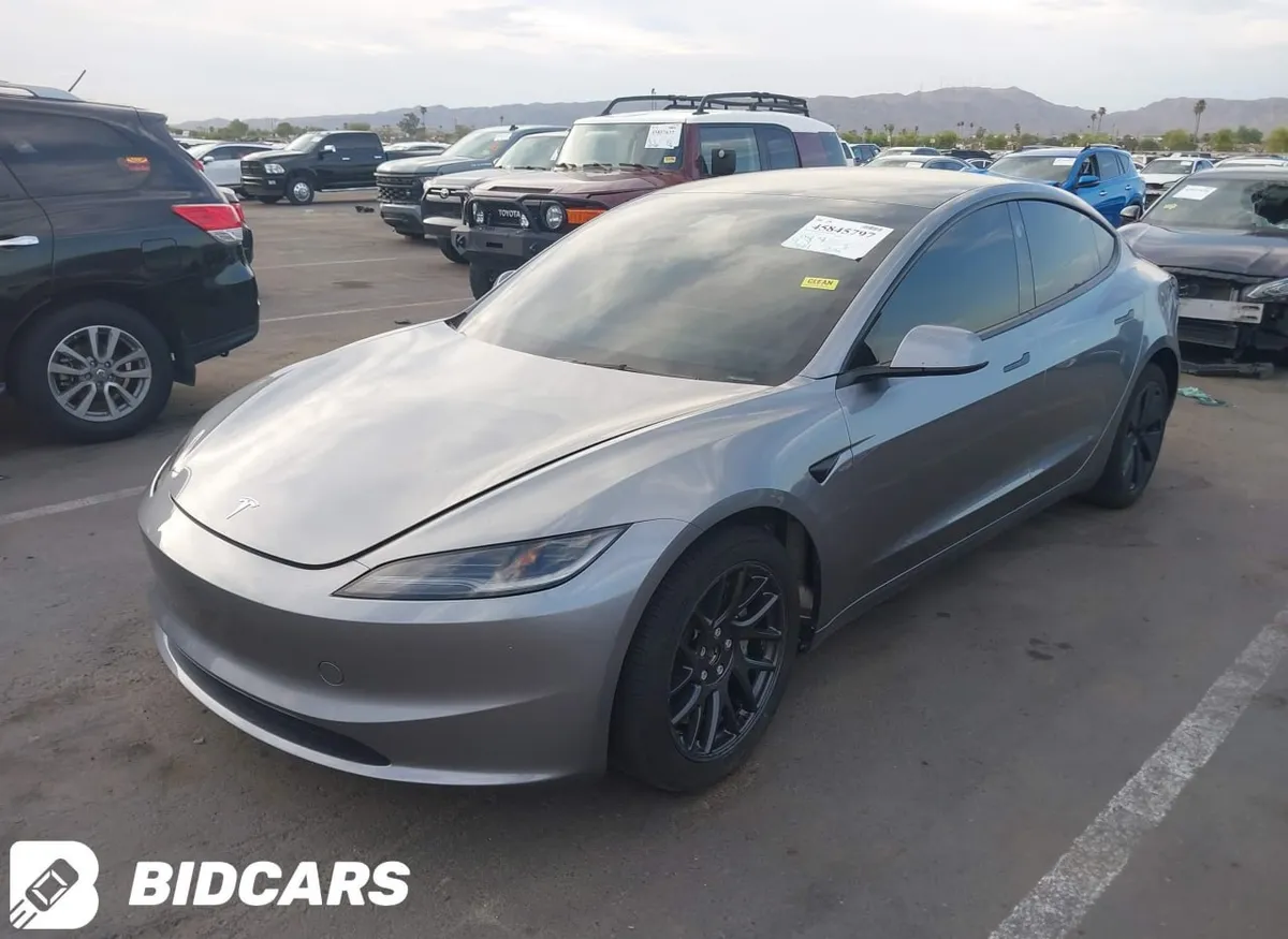 TESLA MODEL 3 2025