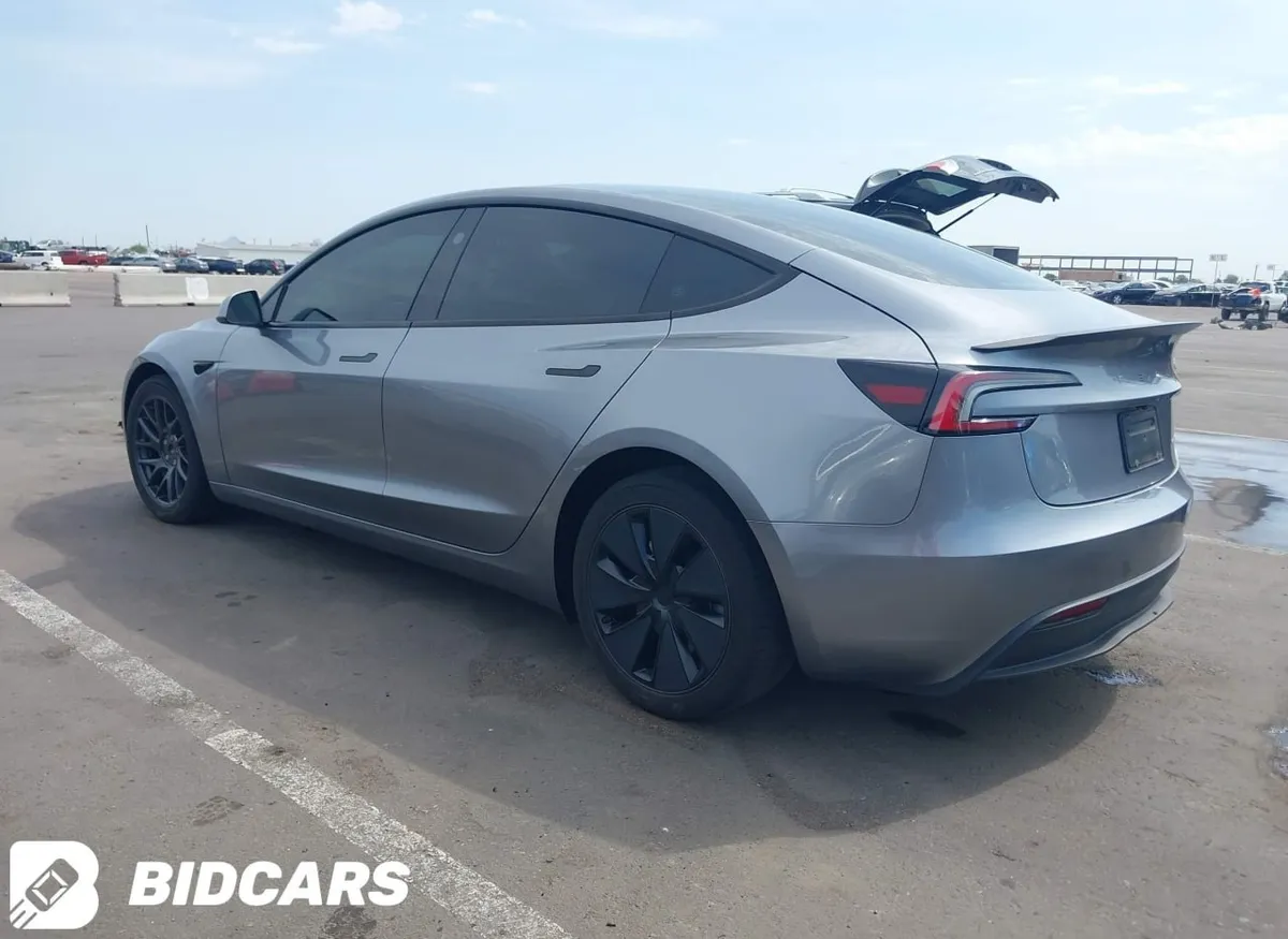TESLA MODEL 3 2025
