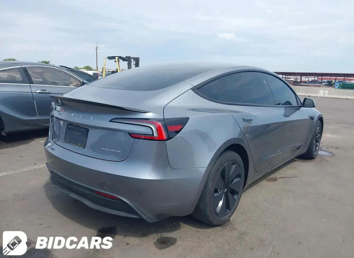 TESLA MODEL 3 2025