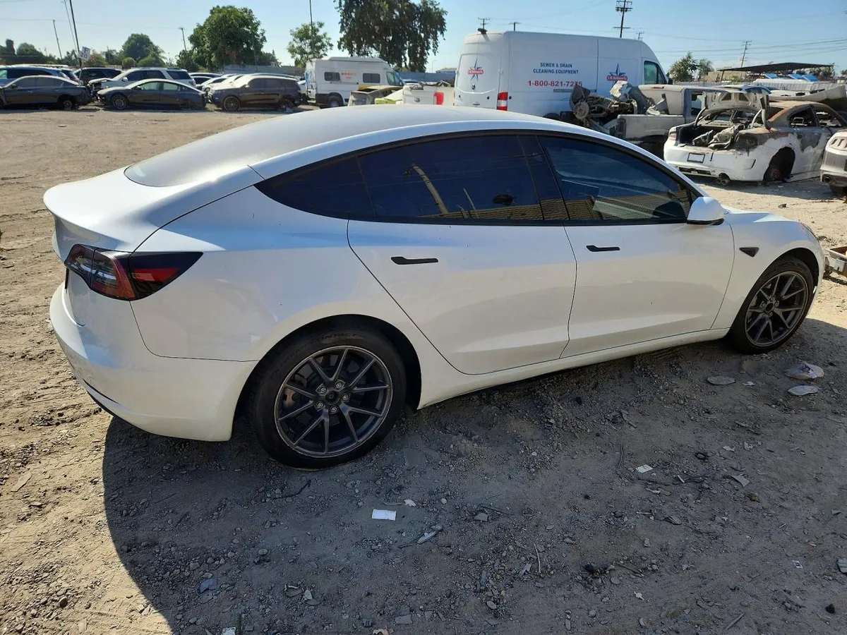 TESLA MODEL 3 2023