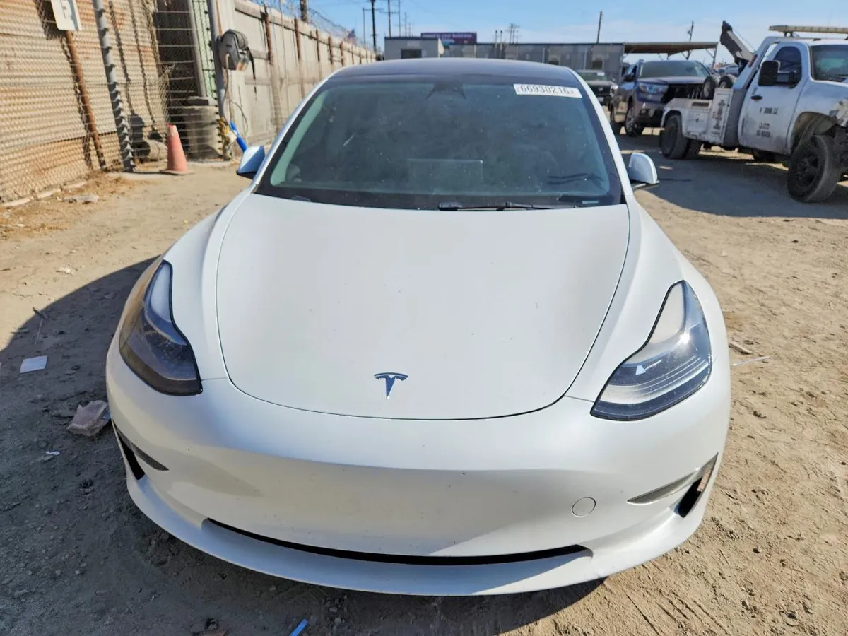 TESLA MODEL 3 2023