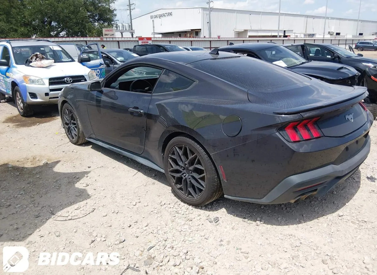 FORD MUSTANG 2024
