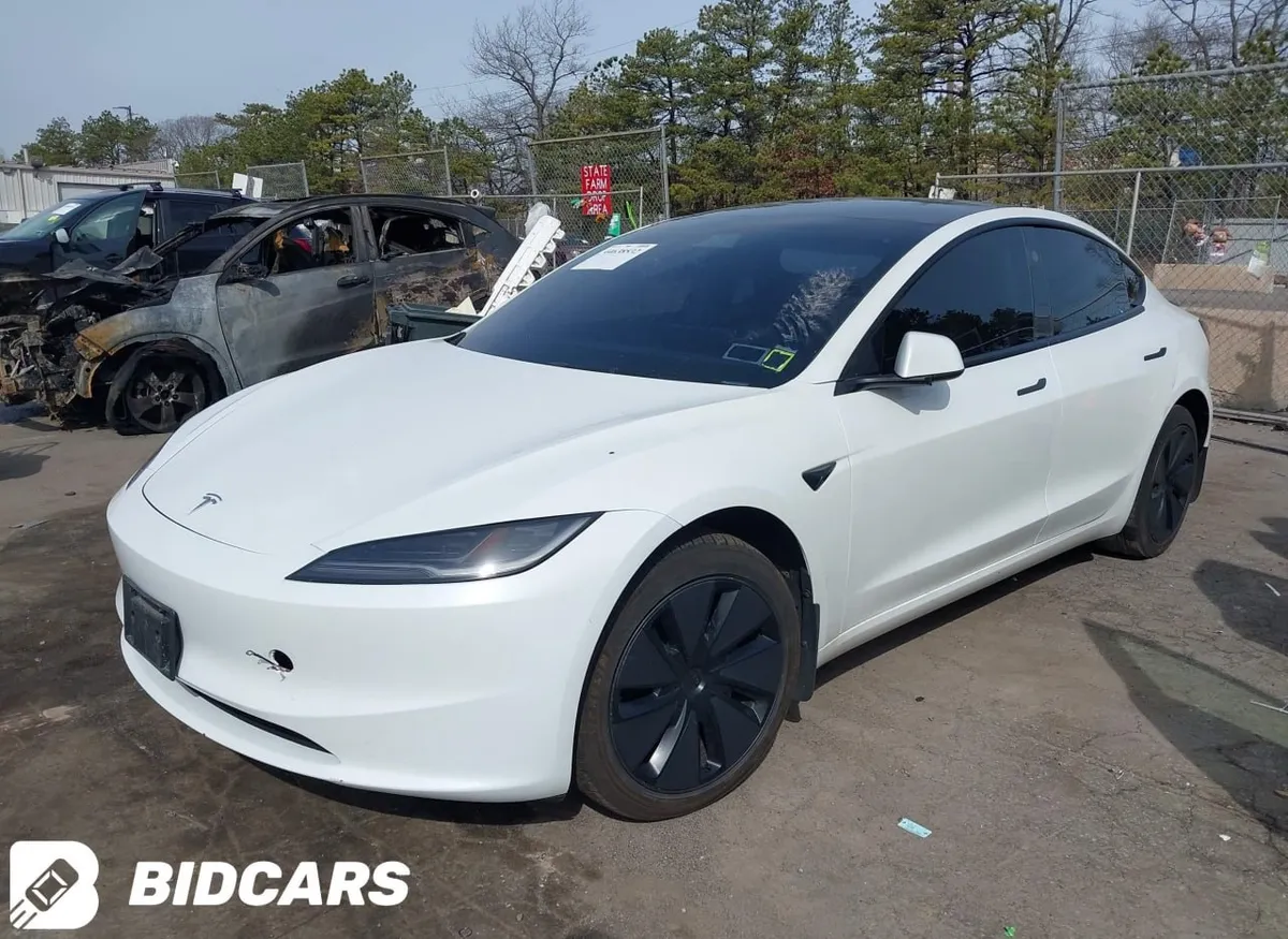 TESLA MODEL 3 2024