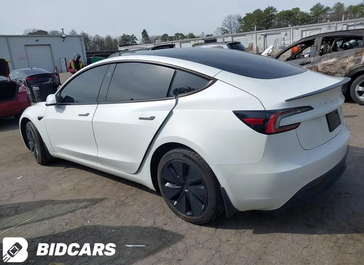 TESLA MODEL 3 2024