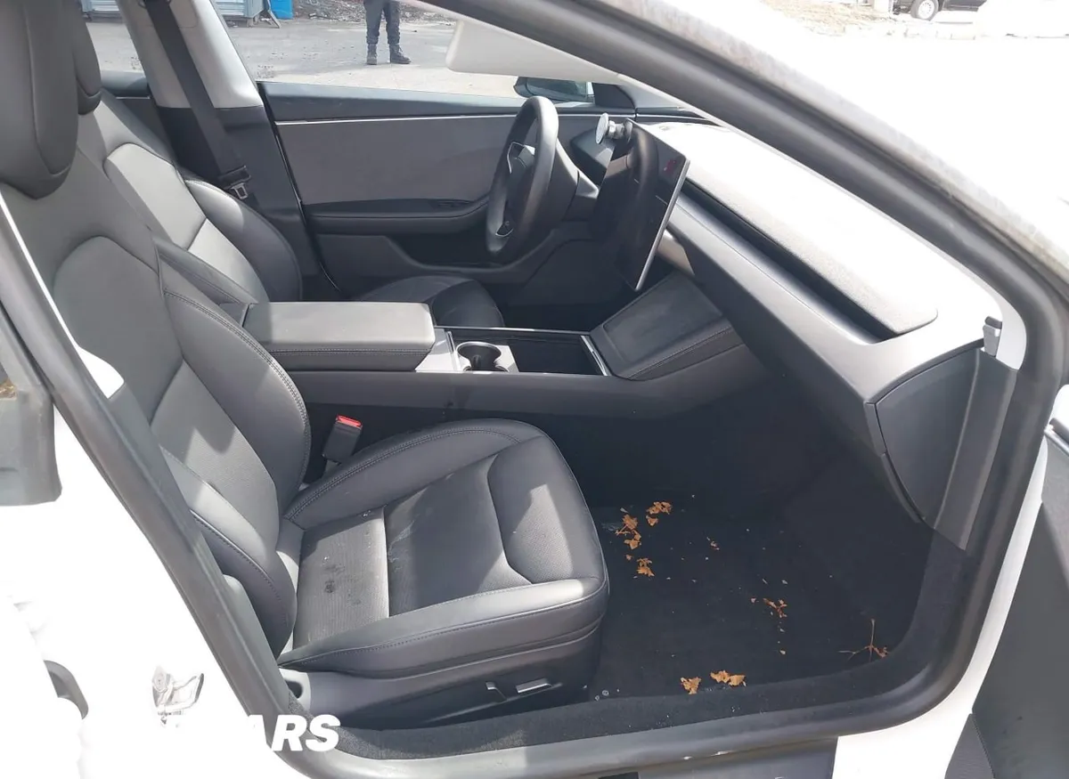 TESLA MODEL 3 2024