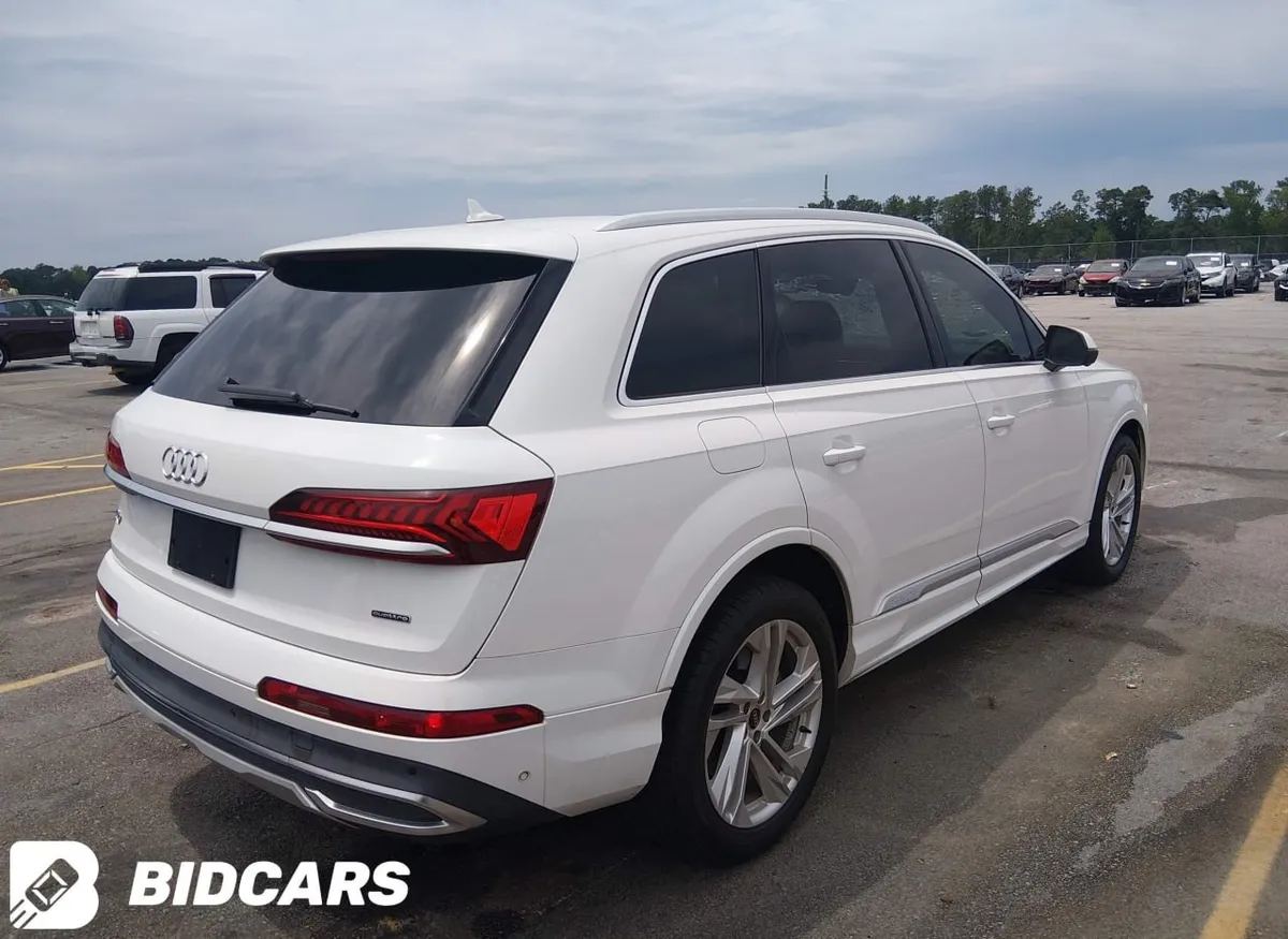AUDI Q7 2021