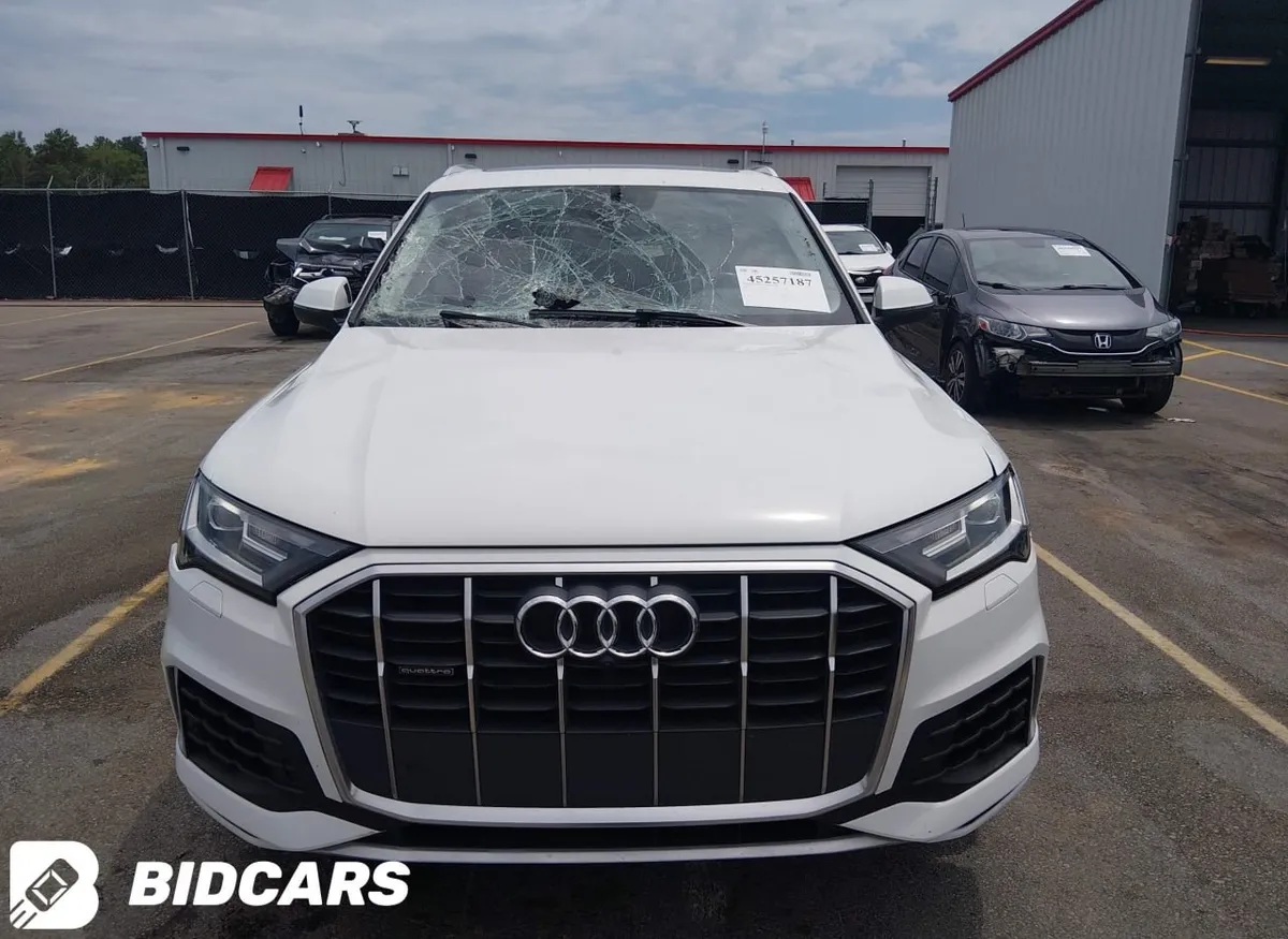 AUDI Q7 2021