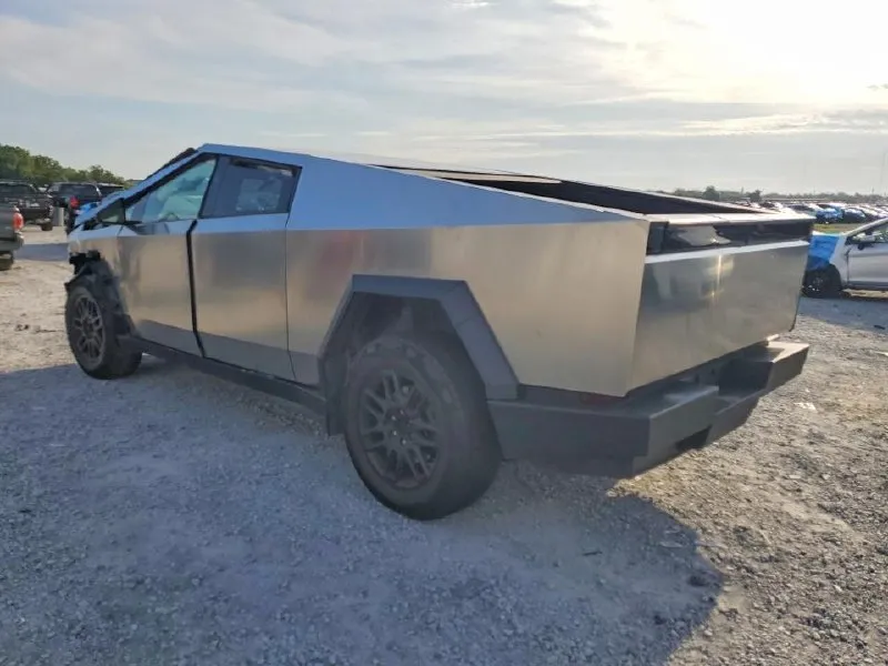 TESLA CYBERTRUCK 2024