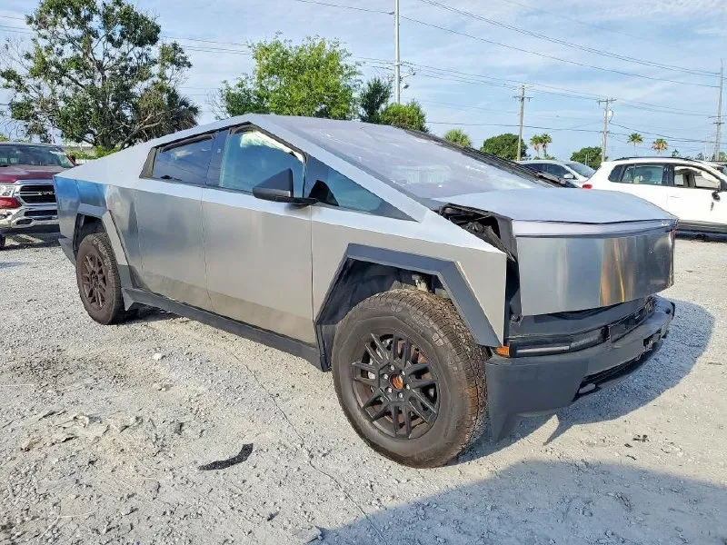 TESLA CYBERTRUCK 2024