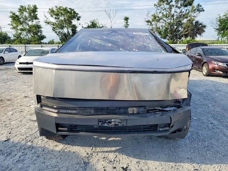 TESLA CYBERTRUCK 2024