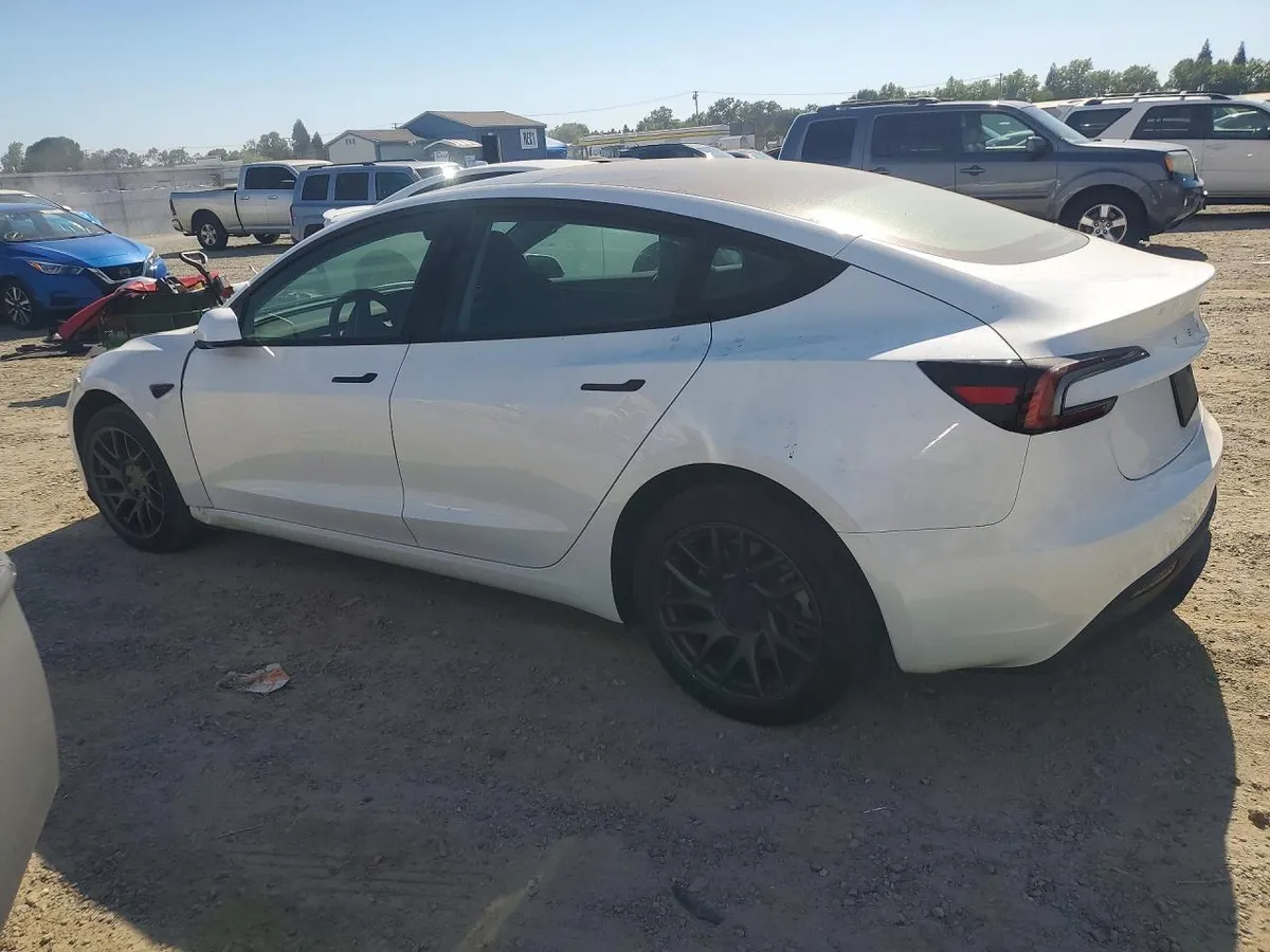 TESLA MODEL 3 2025