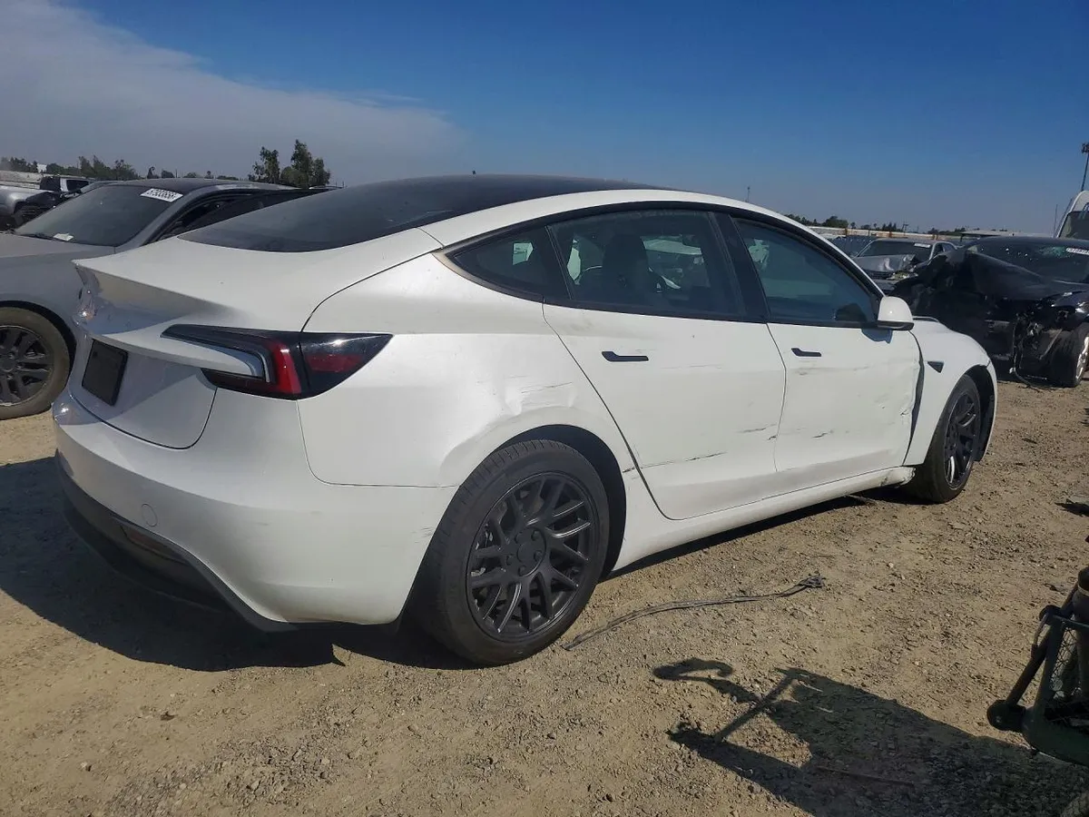 TESLA MODEL 3 2025