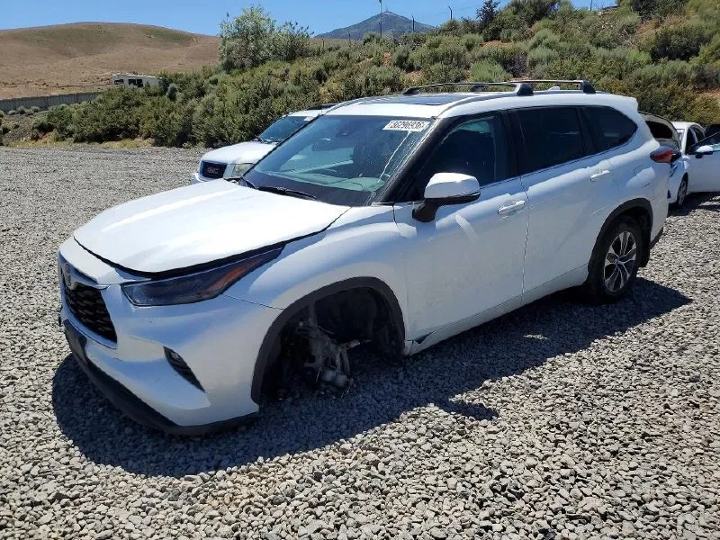TOYOTA HIGHLANDER XLE 2023