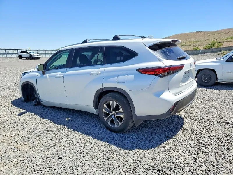 TOYOTA HIGHLANDER XLE 2023