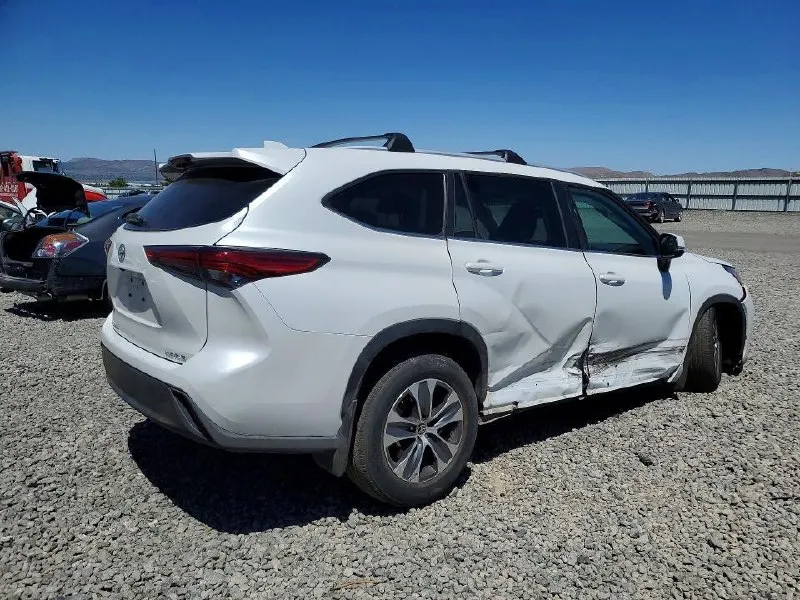 TOYOTA HIGHLANDER XLE 2023