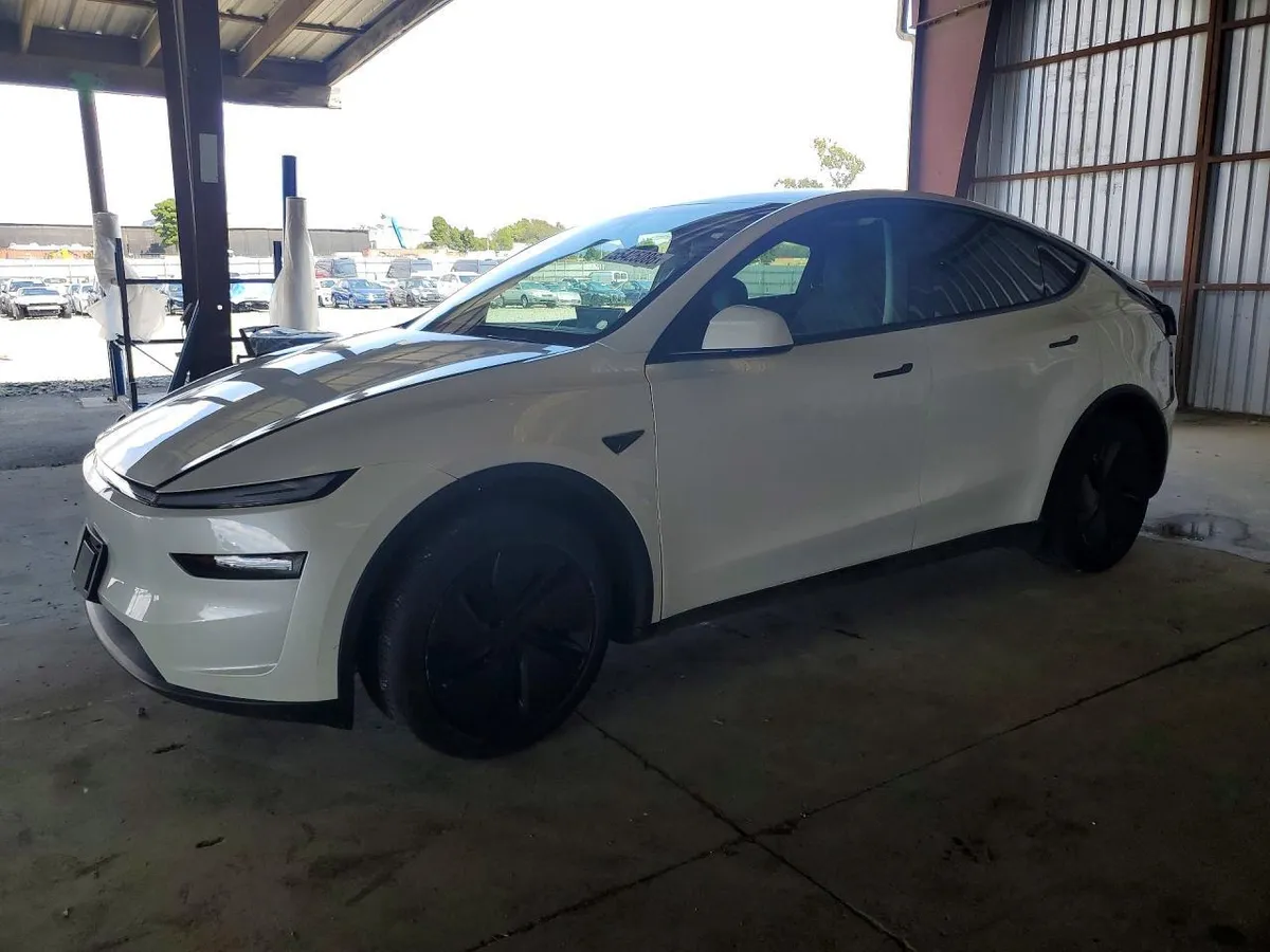 TESLA MODEL Y 2026