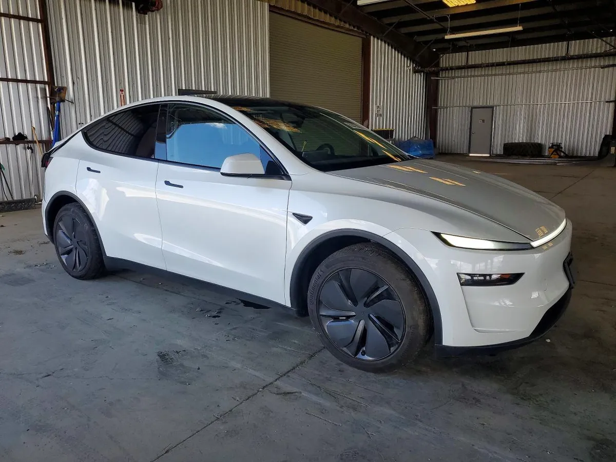 TESLA MODEL Y 2026