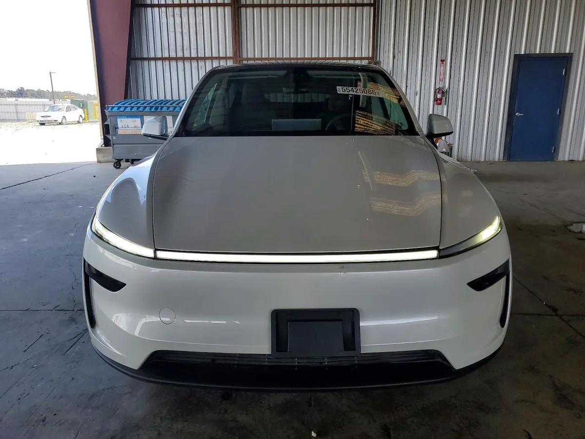 TESLA MODEL Y 2026