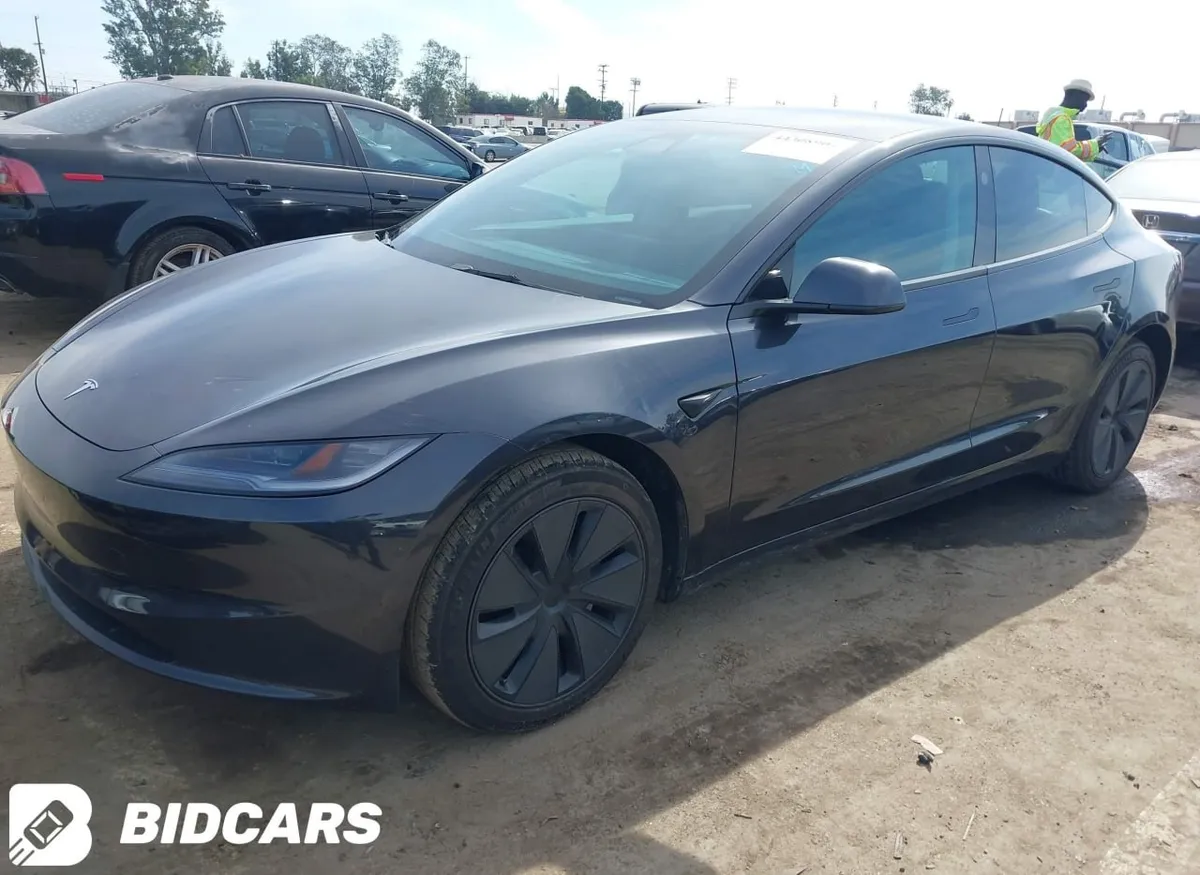 TESLA MODEL 3 2025