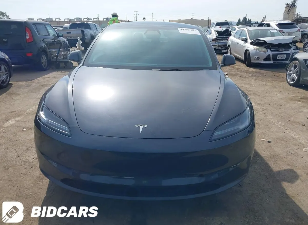 TESLA MODEL 3 2025