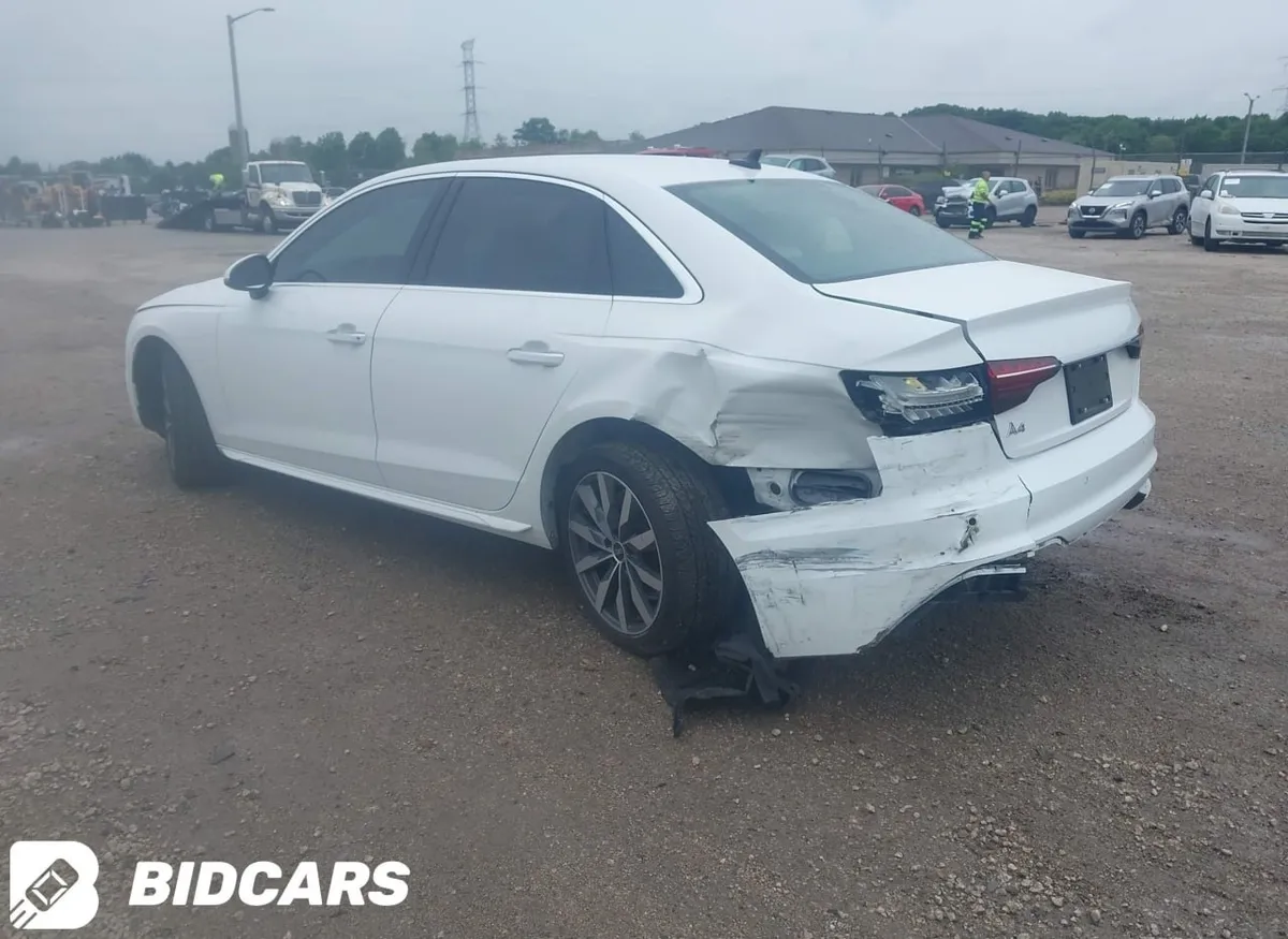 AUDI A4 2022