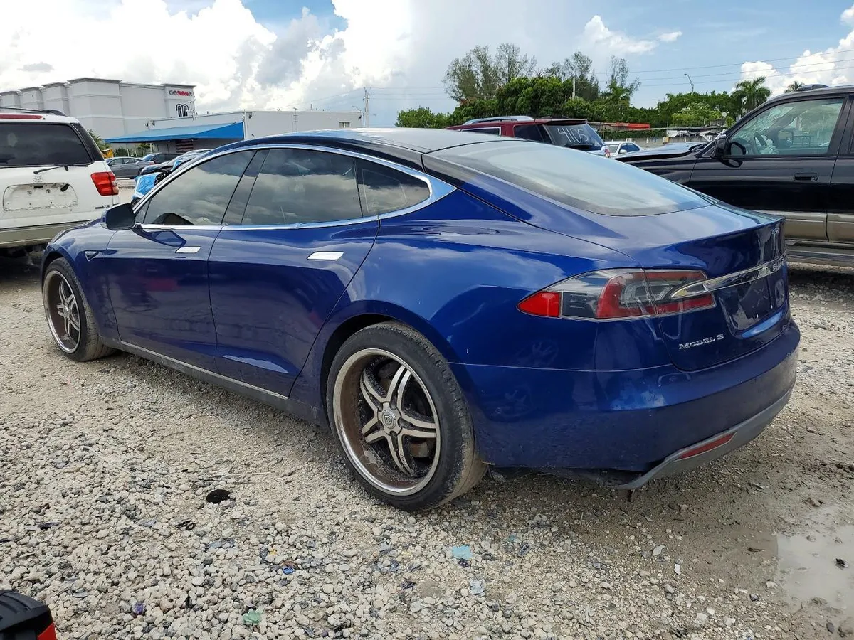 TESLA MODEL S 2016