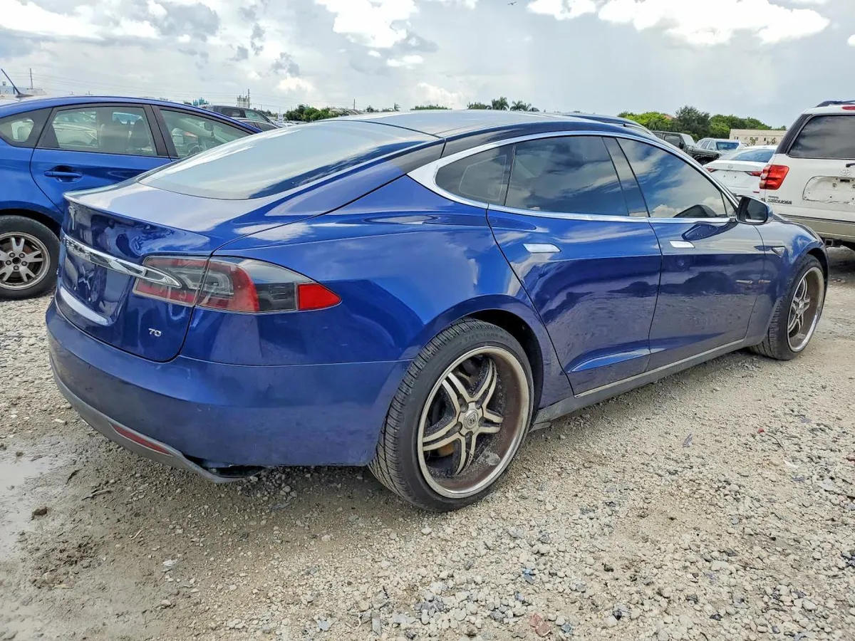 TESLA MODEL S 2016