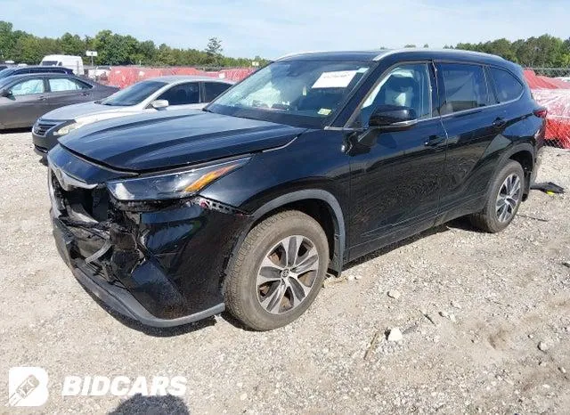 TOYOTA HIGHLANDER XLE 2022