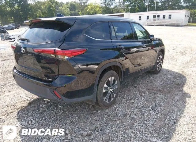 TOYOTA HIGHLANDER XLE 2022