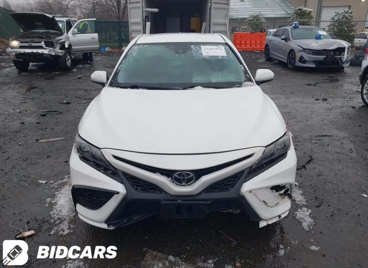 TOYOTA CAMRY SE 2021