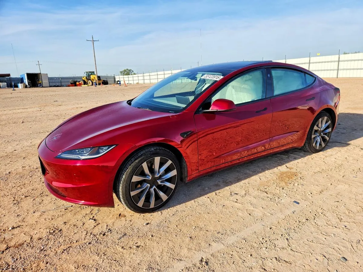 TESLA MODEL 3 2025