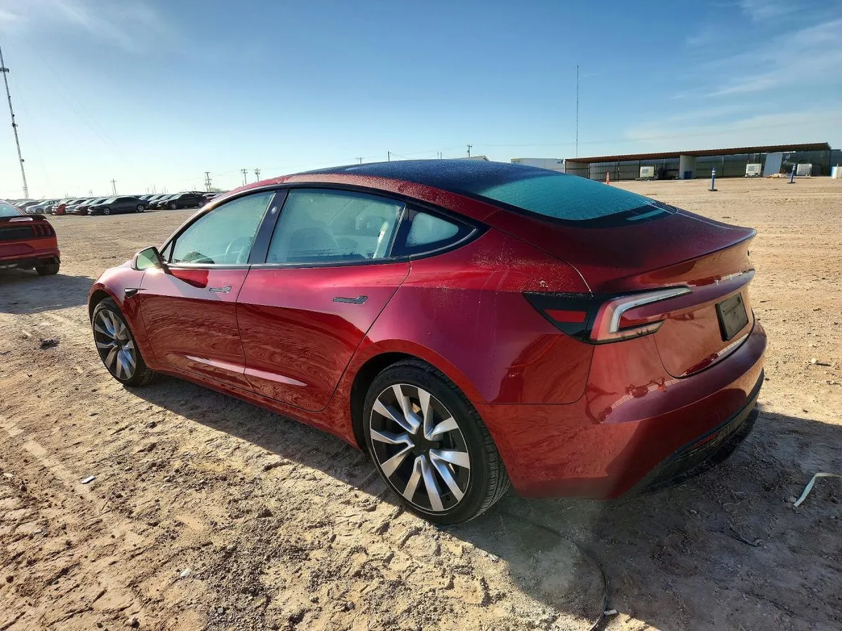 TESLA MODEL 3 2025