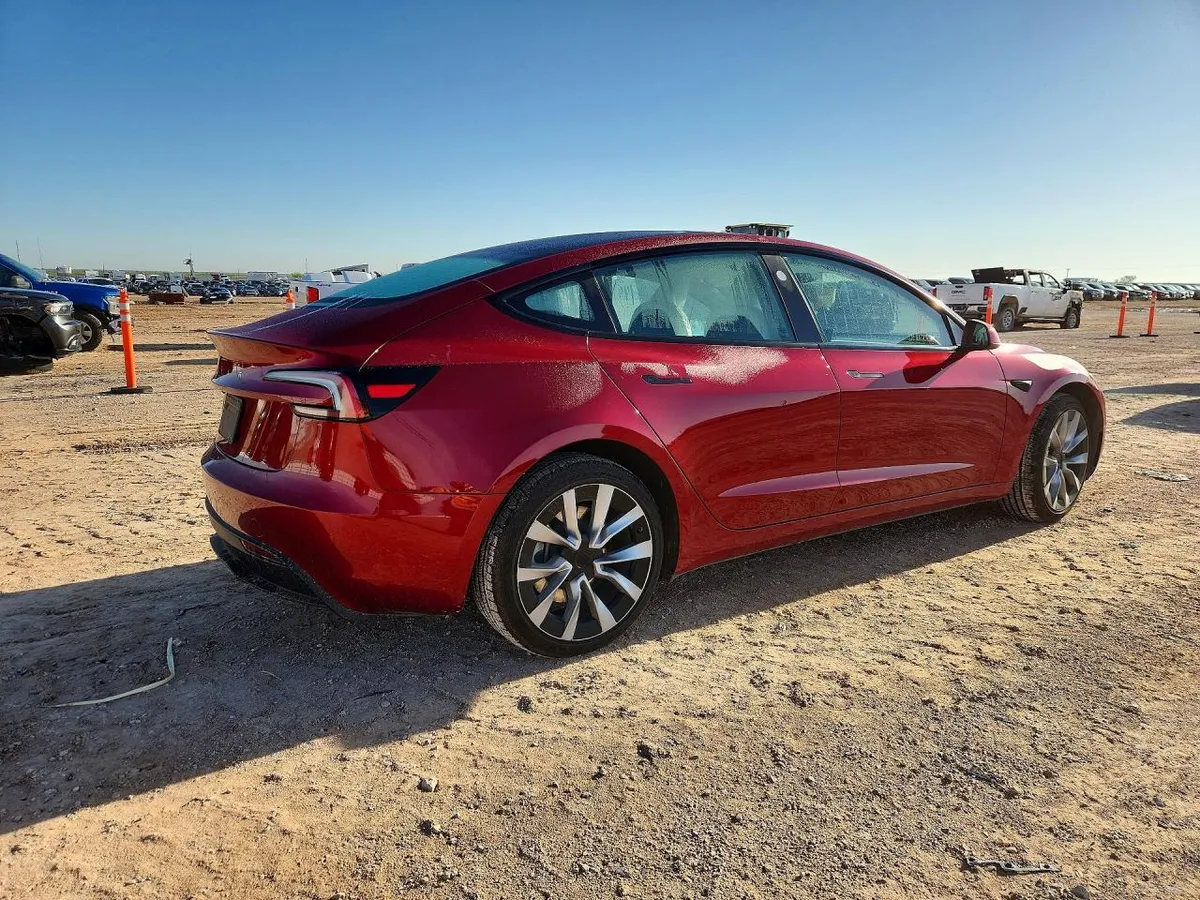 TESLA MODEL 3 2025
