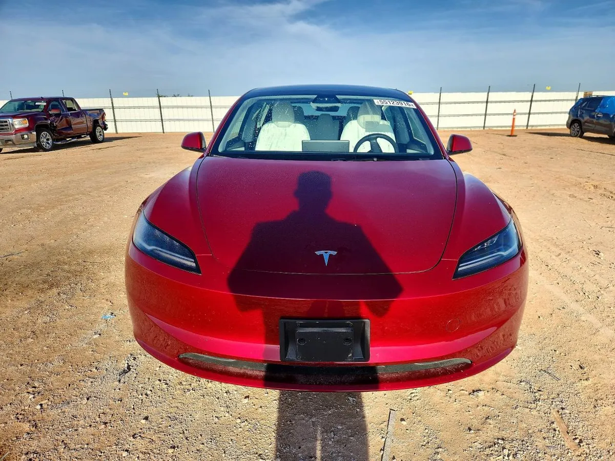 TESLA MODEL 3 2025