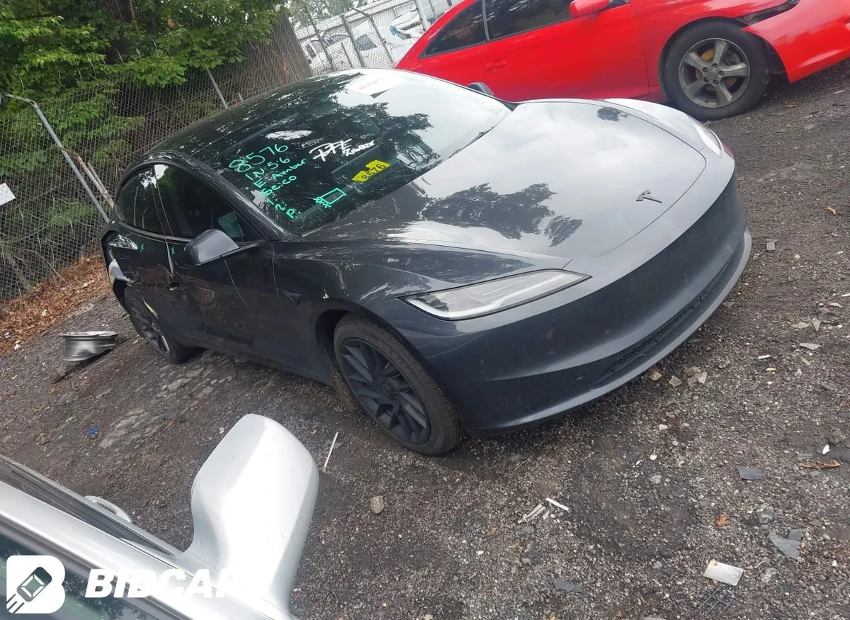 TESLA MODEL 3 2025