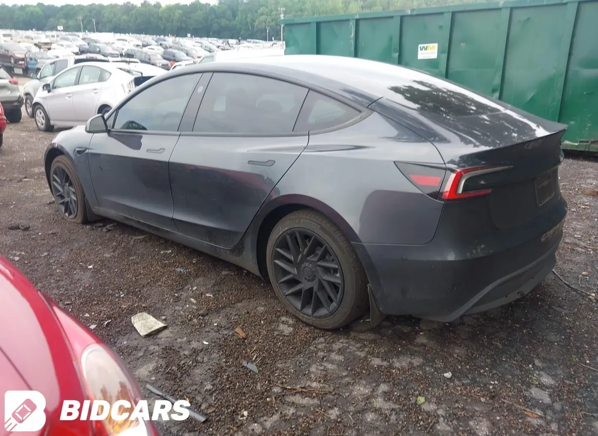 TESLA MODEL 3 2025
