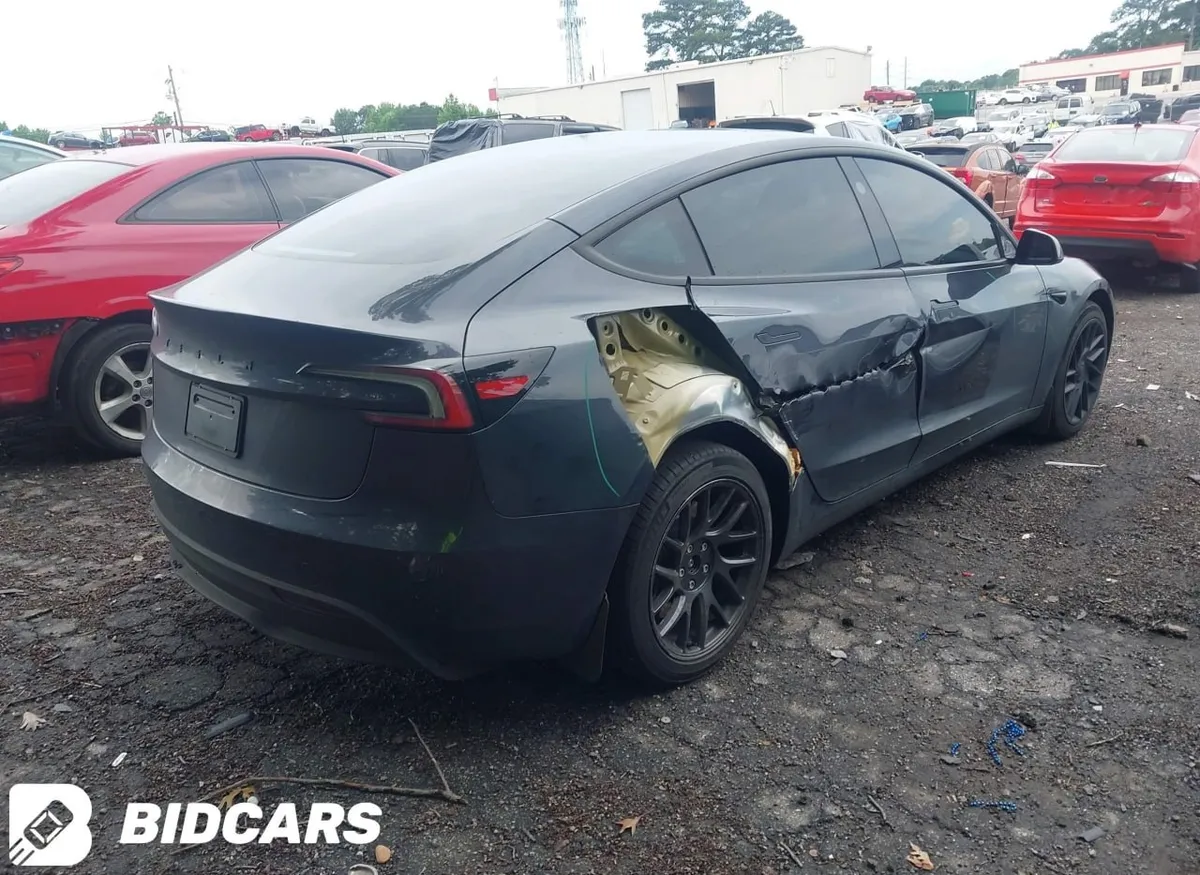 TESLA MODEL 3 2025