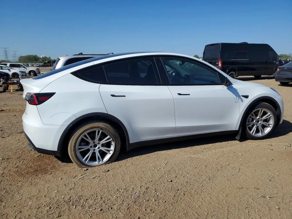 TESLA MODEL Y 2023