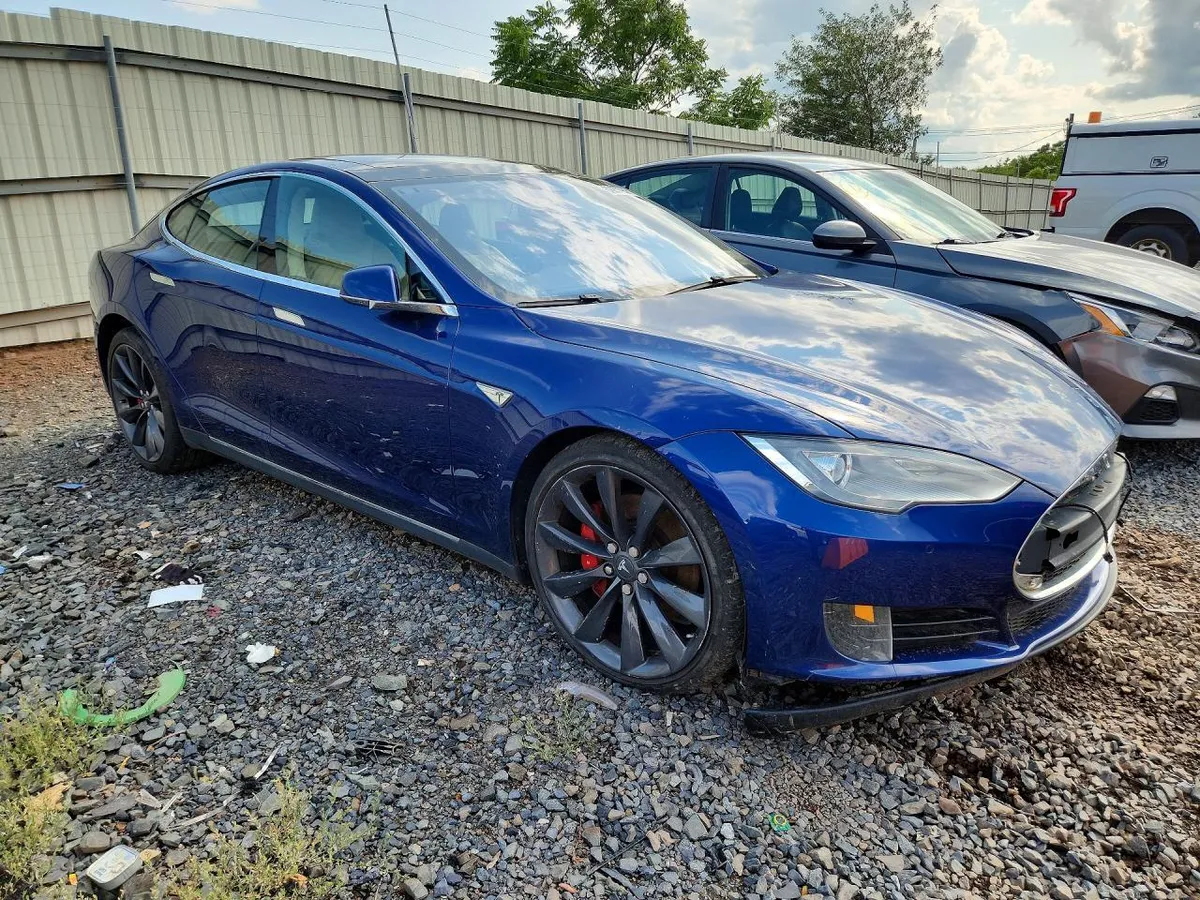 TESLA MODEL S 2015