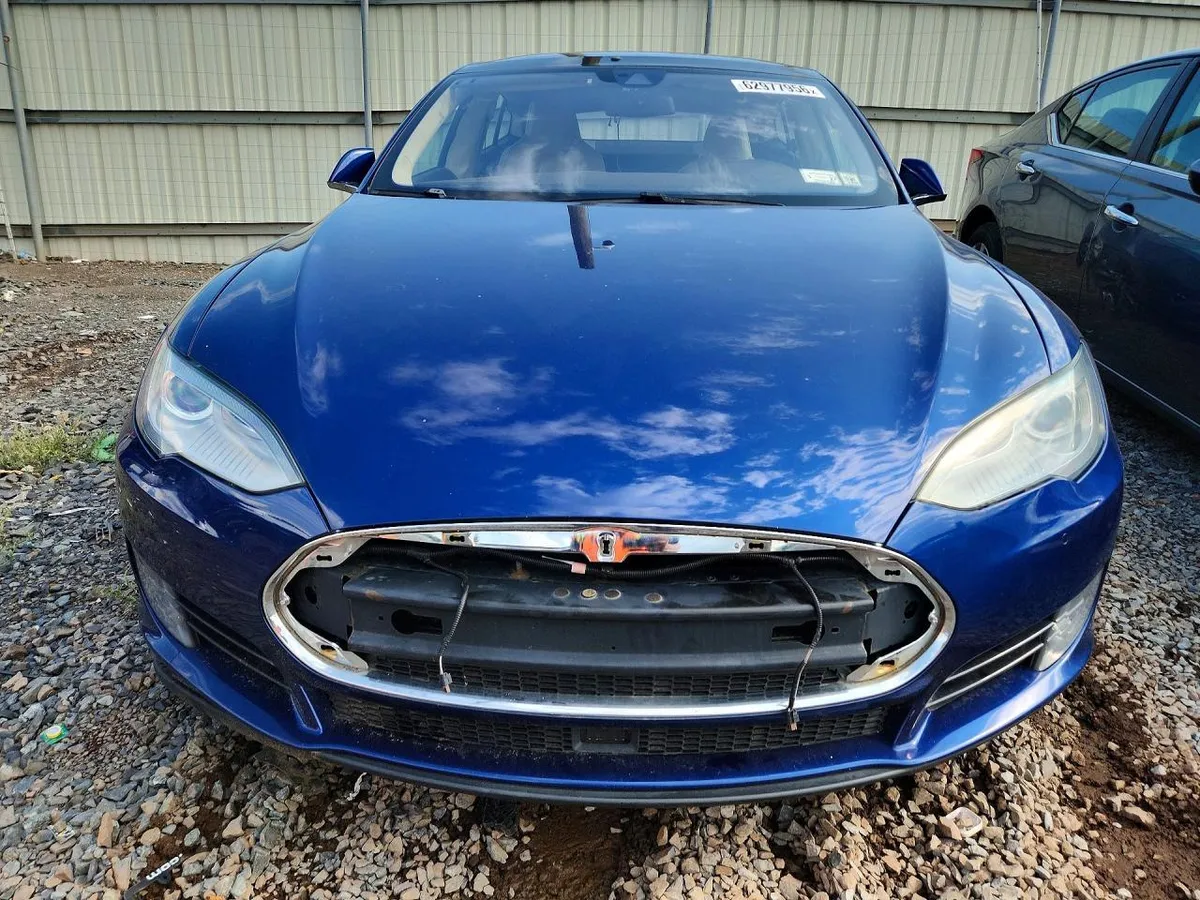 TESLA MODEL S 2015
